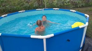 На кубани пекло!!!Мы плавимся!!!Выходной_ теща в гостях_жарим шашлыки_купаемся в бассейне..mp4