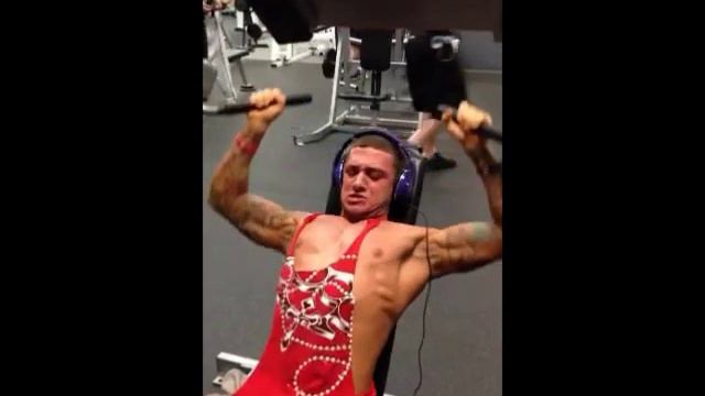Shoulder Training with Natural 140 lb Body Builder Kodey Suomela смотреть онлайн