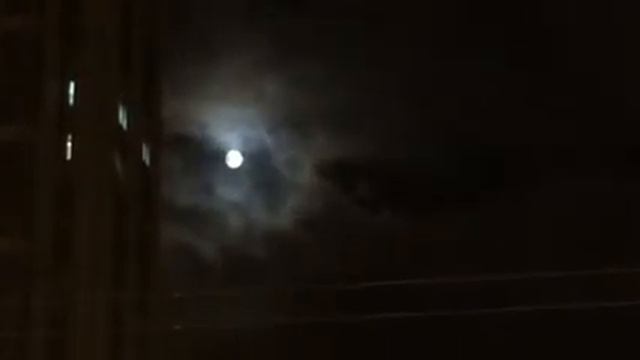 Луна и облака... смотреть онлайн