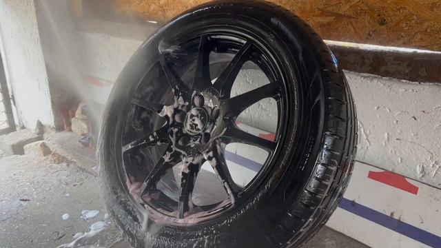 Deep Cleaning Dirty Wheels - Wheels Off Detail смотреть онлайн