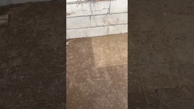 Стяжка цокольного этажа #shortsvideo #стройка #дом #строительство смотреть онлайн