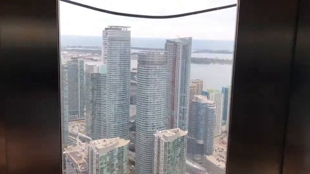Телевизионная башня Си-Эн Тауэр в Торонто Спуск на лифте CN Tower Elevator смотреть онлайн