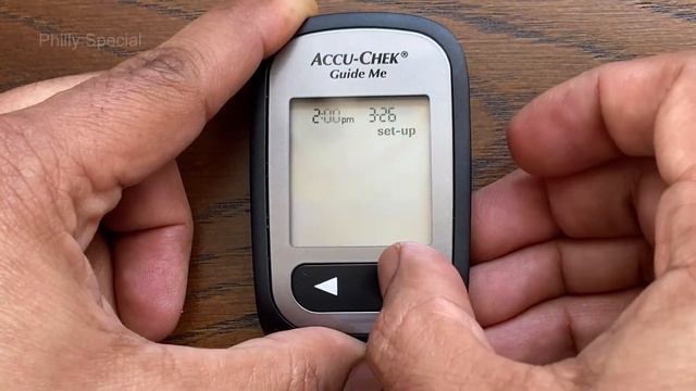 Change pre-set Date and time in Accu-Chek Guide Me Meter смотреть онлайн