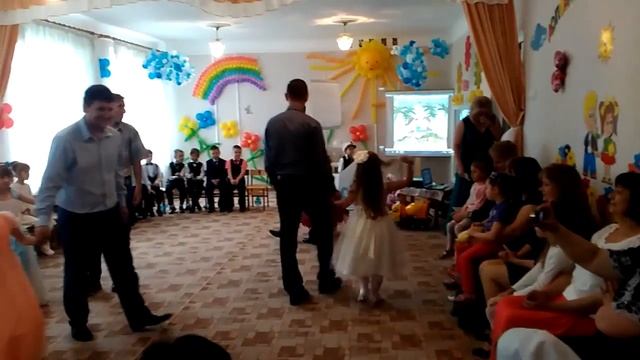 Танец с папами смотреть онлайн