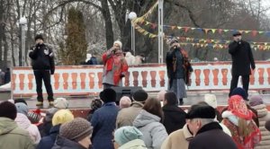 240317 танцы под песню Приходит время с юга птицы прилетают не до сна группа Мы из 20 век город Орёл