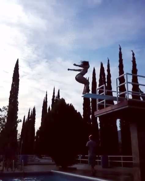 Наверное это больно... смотреть онлайн