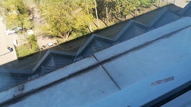 Как мыть окна .Лайфхак для мойки окон с широкими рамами. смотреть онлайн