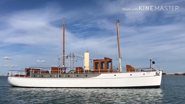 The 60 ft White Brothers vintage motor yacht KIWI at anchor after topsides refinishing смотреть онлайн