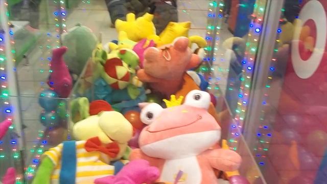 Выиграл в автомате-хватайке на последней попытке смотреть онлайн