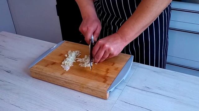 Как приготовить МЕДАЛЬОНЫ ИЗ СВИНИНЫ с соусом В БЕКОНЕ на кухне дилетанта смотреть онлайн