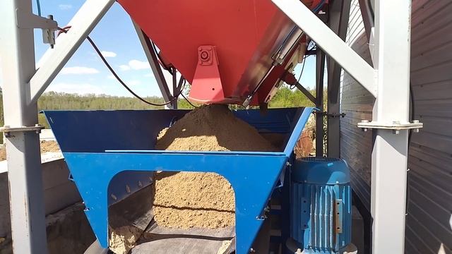 Оптимальное решение! Бункера инертных на улице, а бетоносмесительный узел внутри цеха