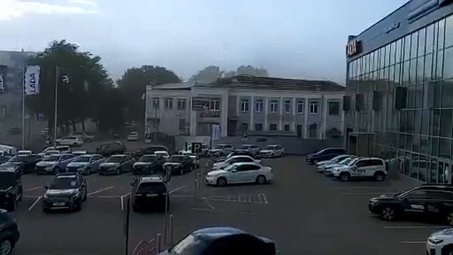 Штормовой ветер сорвал крышу в Заводском районе смотреть онлайн