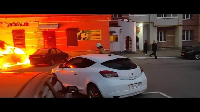 горят машины в Череповце!!! эпичное спасение wpolo.?? смотреть онлайн