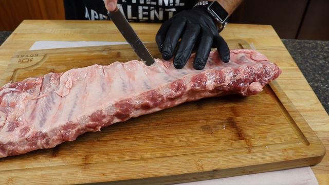 How To Remove The Rib Membrane | How To Tenderize Ribs | Everyday BBQ смотреть онлайн