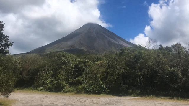 Arenal Volcano National Park Timelapse смотреть онлайн