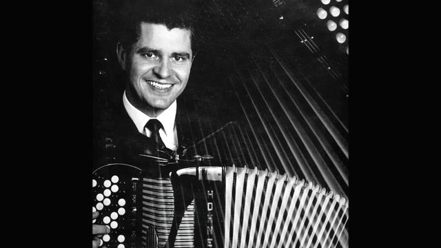 "Invention no. 8 F major-Bach, performed on free-bass accordion by Mogens Ellegard смотреть онлайн