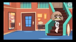 Описалась, Заклинила дверь