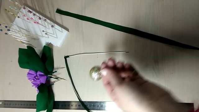 Новогодние фиалки из гофрированной бумаги своими руками смотреть онлайн