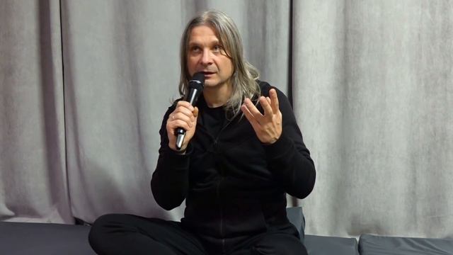 К чему приводит нежелание меняться? (Алунайя. Сатсанг на ретрите) смотреть онлайн