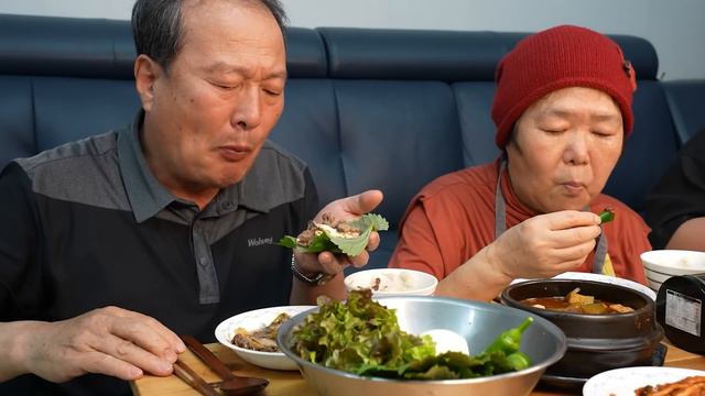 한우 등심으로 만든 소 불고기와 된장찌개의 밥도둑 찰떡궁합 먹방!! (Beef Bulgogi & Soybean stew) 요리&먹방!! - Mukbang eating show смотреть онлайн