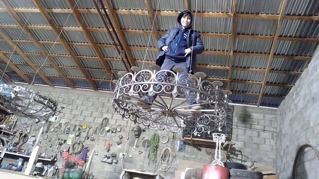 Абдуллах на люстре? отправляю большие люстры кованые #люстра #ari95 #аар #aar95 аар95 #нива #мебель смотреть онлайн