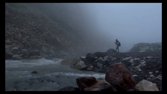 Прогулка в Тумане на Эльбрусе. Elbrus. Hiking in the fog. смотреть онлайн