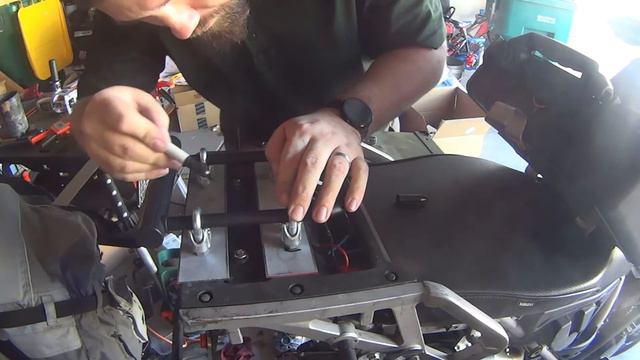 How to make a Cheap DIY Top Box Mount (Part 1) смотреть онлайн