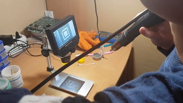 Реболл микросхемы EMMC. Перекатка шаров смотреть онлайн