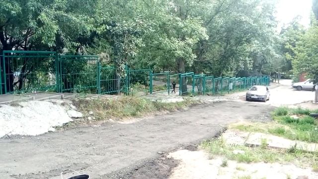 УКЛАДКА АСФАЛЬТОВОЙ КРОШКИ. laying of the road. смотреть онлайн
