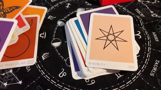 Unboxing and flip through Sacred symbol Oracle deck 开箱神圣符号神逾卡牌 смотреть онлайн