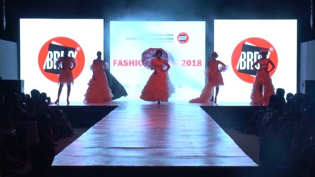 BRDS FASHION SHOW 2018 | Rococo Romance Themed Collection смотреть онлайн