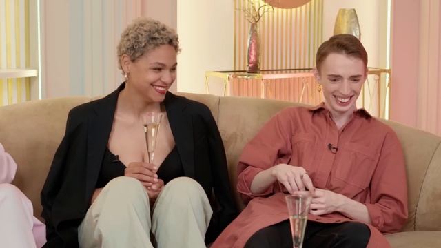 НАШ ПЕРВЫЙ РАЗ! Отношения и постель. Всё онлайн и без смс | СТЕРВОЧКИ смотреть онлайн