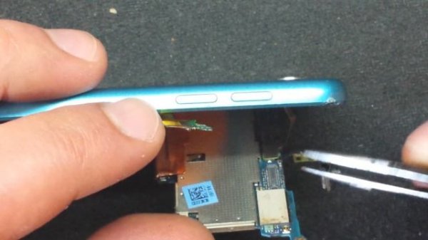 Apple iPod touch model 1421 меняем дисплейный модуль