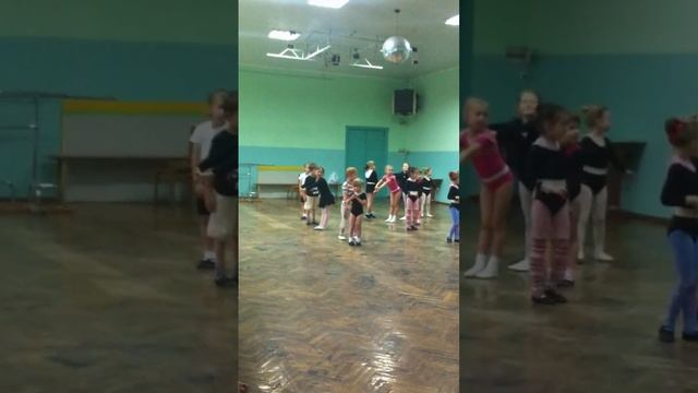 танец утят. Танцуют дети. Уроки бального танца. смотреть онлайн