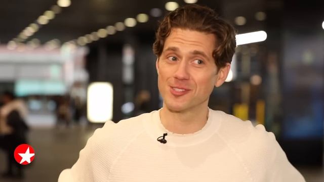 The Broadway Show: MOULIN ROUGE! Star Aaron Tveit Takes an Extended Tour of His Broadway Résumé смотреть онлайн