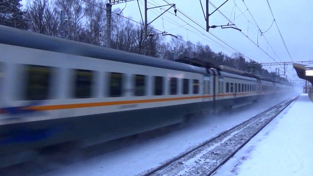 "Мимо платформы Есино!" Электропоезд ЭД4М-0502 экспресс сообщением "Крутое - Москва Курский вокзал" смотреть онлайн