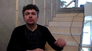 Монтаж фанеры на бетонную лестницу