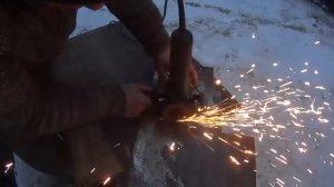 59 Как вырезать круглое отверстие в металле болгаркой  Циркульное приспособление