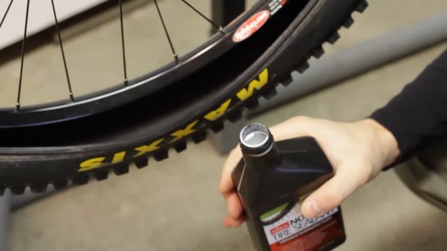 Stan's Notubes Tubeless System installation смотреть онлайн