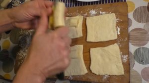 Быстрые пирожки с бананом из слоеного теста