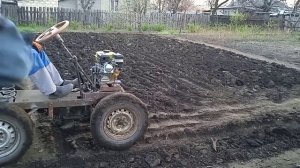 Минитрактор классика  своими руками.Первый выезд и испытания в пахоте.