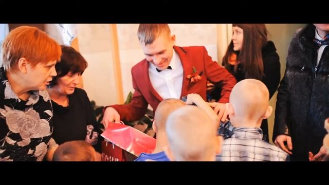 Делай добро. Молодожены подарили в детский дом игрушки, вместо цветов. смотреть онлайн