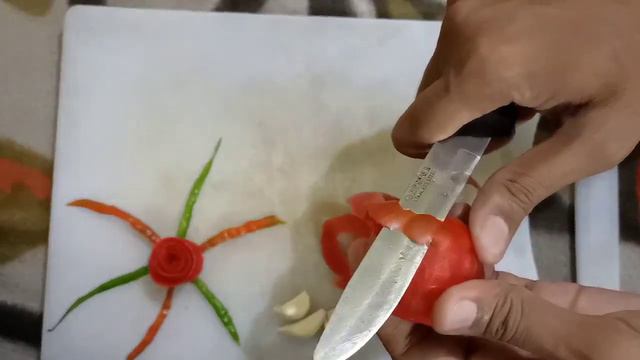 Tomato Rose (Tomatar se gulab ka phool kaise bnaye) (how to make Rose from Tomato). смотреть онлайн