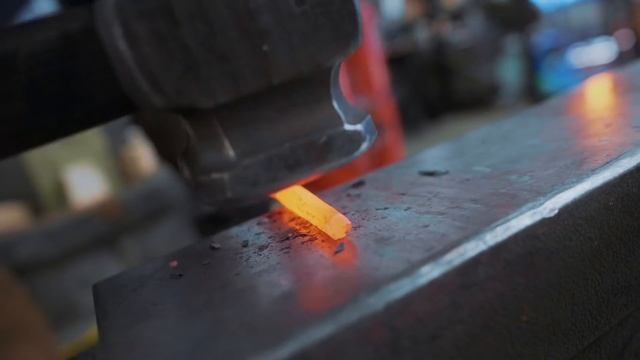 Making (and testing) the THUMB SCREW!! Medieval torture device. смотреть онлайн