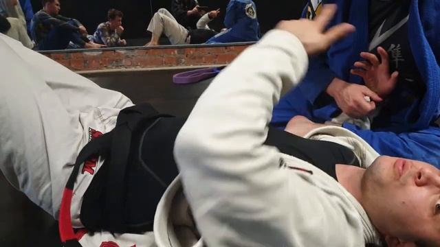 BJJ как выйти из омоплаты (для самбистов - узел плеча) смотреть онлайн