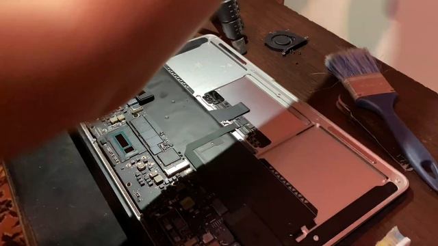 Замена термопасты MacBook Air 13 2017 A1466 смотреть онлайн