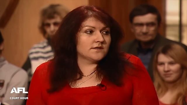 Решил вернуть квартиру себе - Дела семейные #сЕленойДмитриевой смотреть онлайн