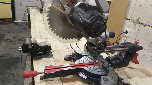 Торцовочная пила ЗУБР ЗПТ 255 1800 ПЛ. Преимущества и недостатки смотреть онлайн