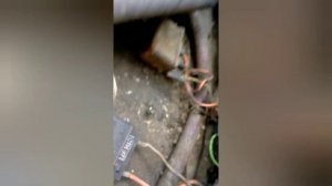 Горит лампочка заряда аккумулятора,но зарядка есть