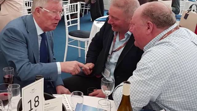 Alan Brazil Lightweight Wimps Out As Alex Ferguson Goes Karaoke With Laura Woods talkSPORT смотреть онлайн